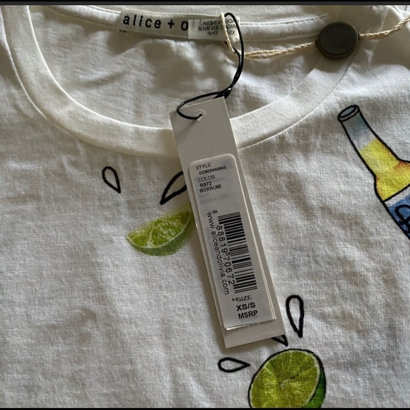❌SOLD❌NWT-Alice and Olivia tee size XS/S - Picture 3 of 4